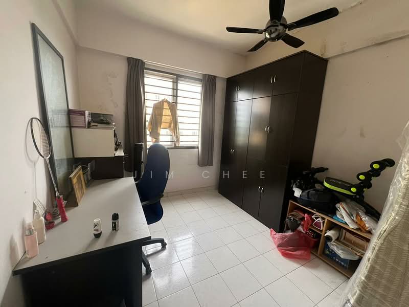 Pangsapuri untuk Dijual di Pangsapuri Persiaran Tanjung - Jim Chee - Bedroom - PropertyGuru.com.my