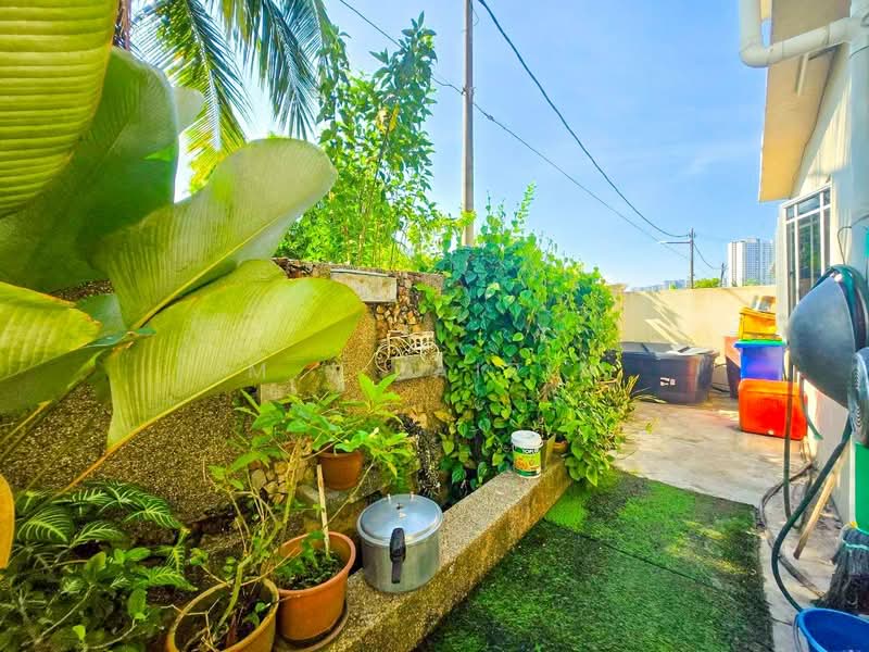 Rumah Teres 2 Tingkat untuk Dijual di Bandar Putra Permai (Seri Kembangan) - M.J Zairin - Exterior - PropertyGuru.com.my