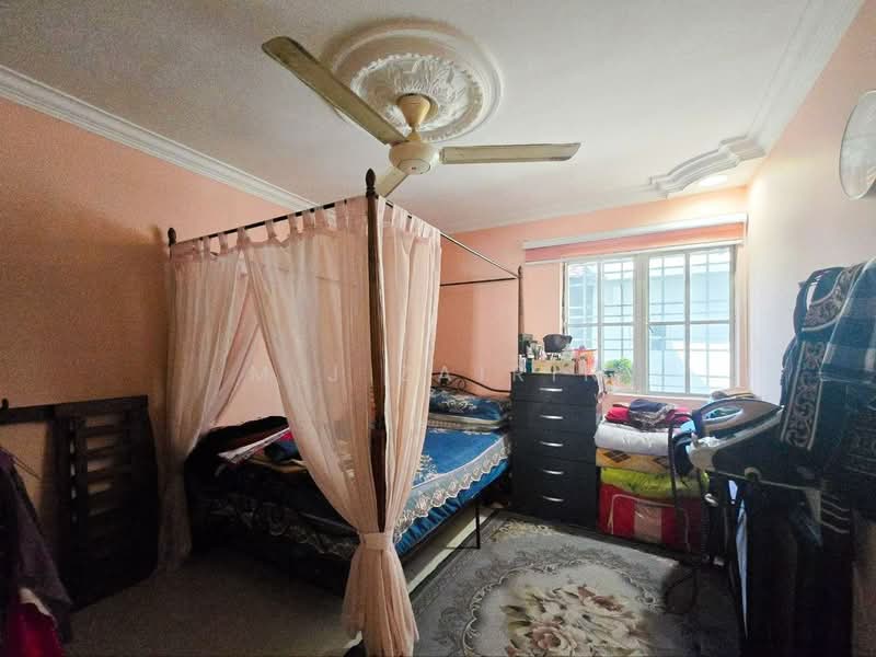 Rumah Teres 2 Tingkat untuk Dijual di Bandar Putra Permai (Seri Kembangan) - M.J Zairin - Bedroom - PropertyGuru.com.my