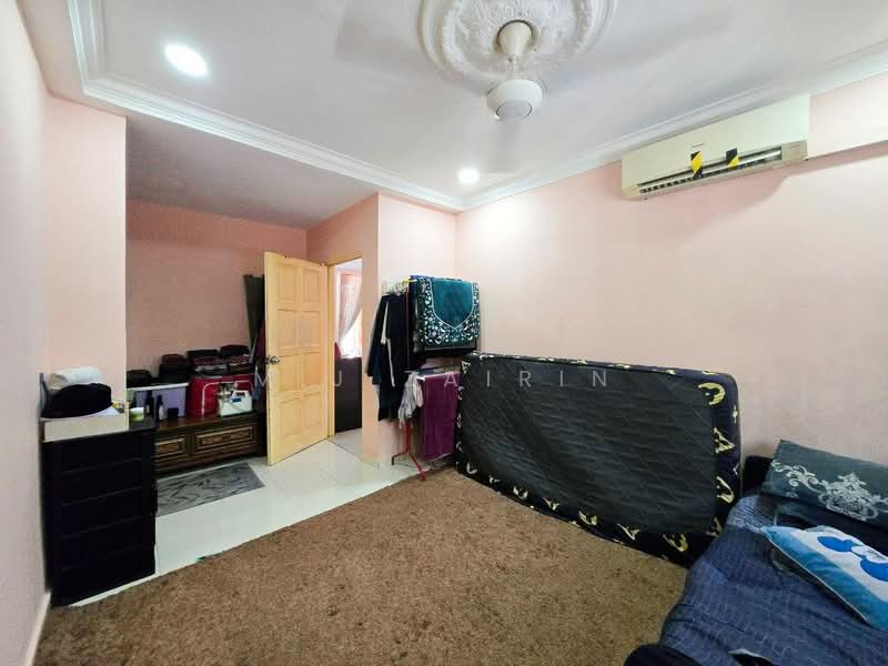 Rumah Teres 2 Tingkat untuk Dijual di Bandar Putra Permai (Seri Kembangan) - M.J Zairin - Bedroom - PropertyGuru.com.my