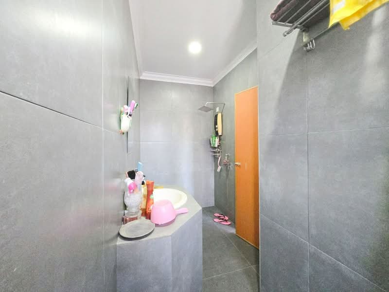 Rumah Teres 2 Tingkat untuk Dijual di Bandar Putra Permai (Seri Kembangan) - M.J Zairin - Bathroom - PropertyGuru.com.my