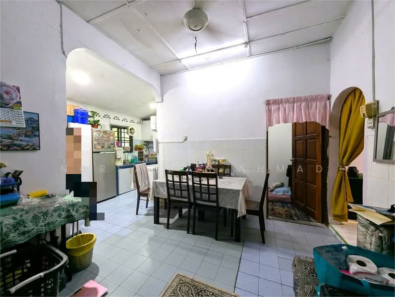 1-storey Terraced House for Sale in Taman Seri Medan (Telok Panglima Garang) - Norfaizah Ahmad - Dining Room - PropertyGuru.com.my