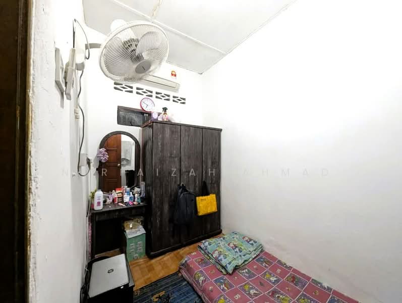 1-storey Terraced House for Sale in Taman Seri Medan (Telok Panglima Garang) - Norfaizah Ahmad - Bedroom - PropertyGuru.com.my