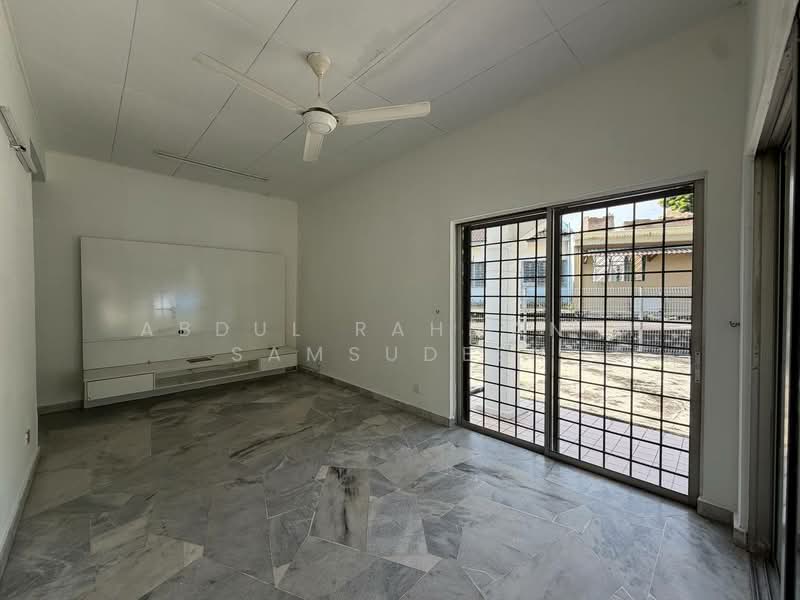 1-storey Terraced House for Sale in Bandar Sri Damansara (Selangor) - Abdul Rahman M Samsudeen - Living Room - PropertyGuru.com.my