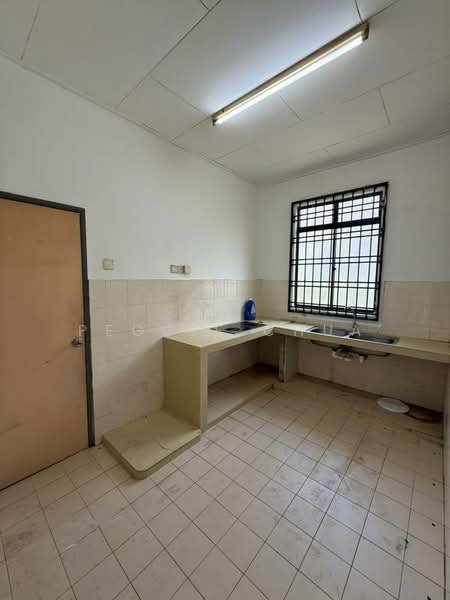 2-storey Terraced House for Sale in Taman Bukit Tiram (Ulu Tiram) - Peggie Chua - Kitchen - PropertyGuru.com.my