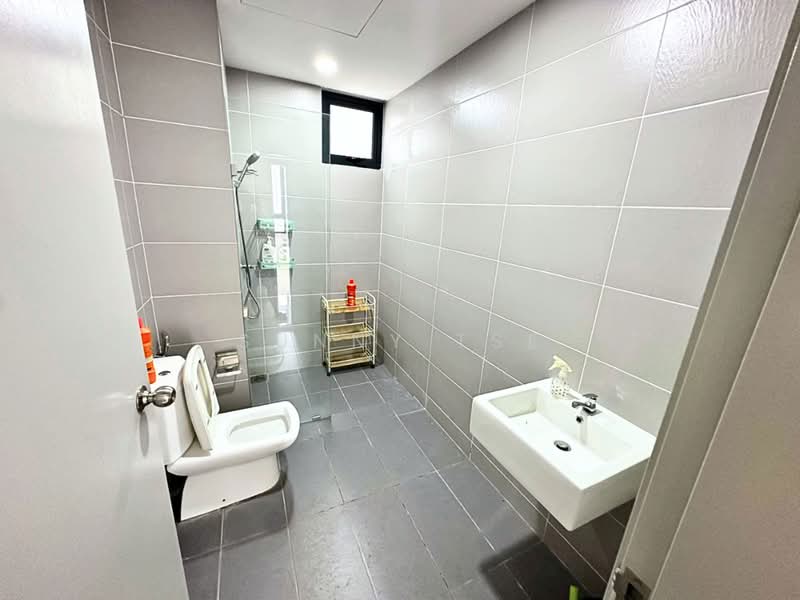Kondominium untuk Dijual di Golden Triangle 2 - Sunny Tse - Bathroom - PropertyGuru.com.my
