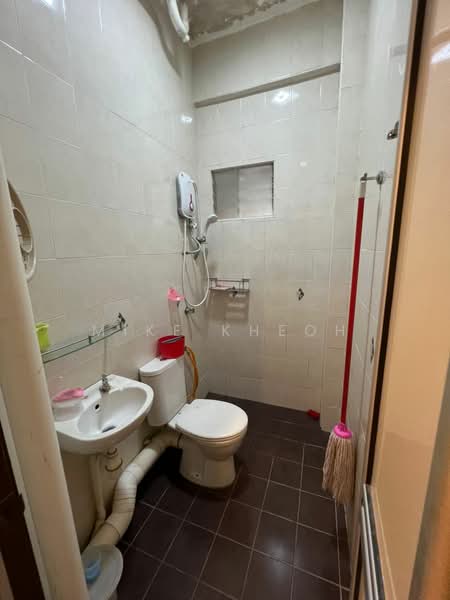 Pangsapuri untuk Dijual di Sri Kristal - Mike Kheoh - Bathroom - PropertyGuru.com.my
