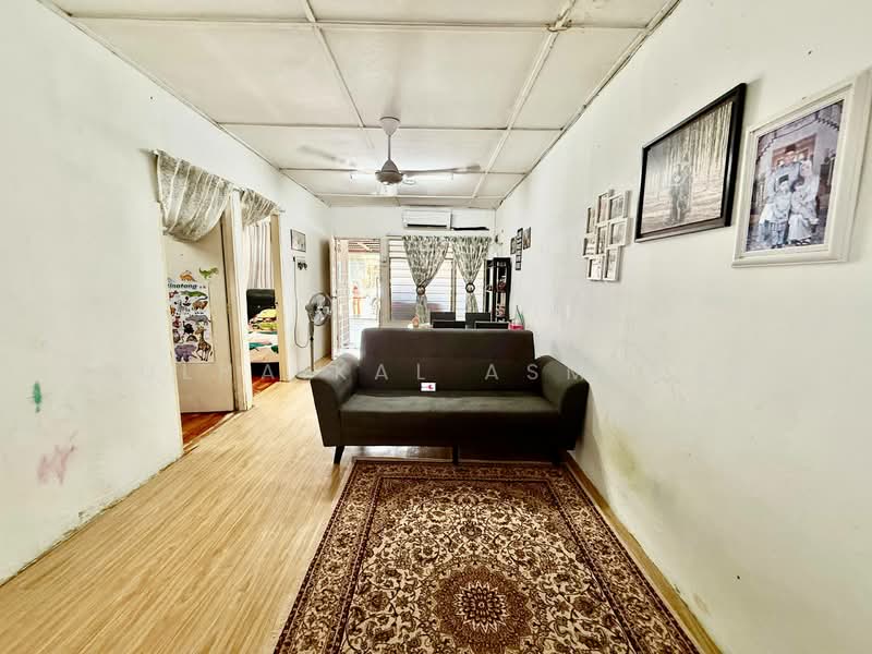 Rumah Teres 1 Tingkat untuk Dijual di Seksyen 4, Taman Kinrara (Puchong) - Zulhaikal Asmadee - Living Room - PropertyGuru.com.my