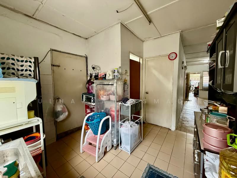 Rumah Teres 1 Tingkat untuk Dijual di Seksyen 4, Taman Kinrara (Puchong) - Zulhaikal Asmadee - Kitchen - PropertyGuru.com.my