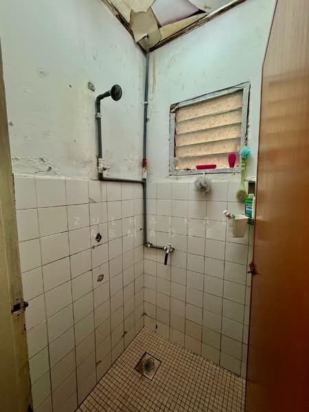 Rumah Teres 1 Tingkat untuk Dijual di Bandar Kinrara Seksyen 4 (Bandar Kinrara) - Zulhaikal Asmadee - Bathroom - PropertyGuru.com.my
