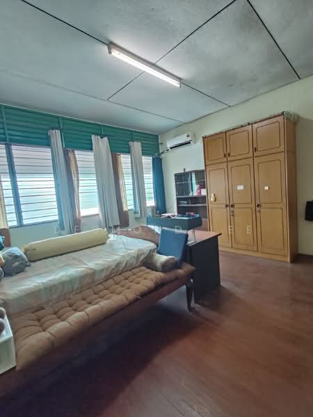 Rumah Teres 2 Tingkat untuk Dijual di Pulau Tikus (Penang) - Desmond Lee - Master Bedroom - PropertyGuru.com.my