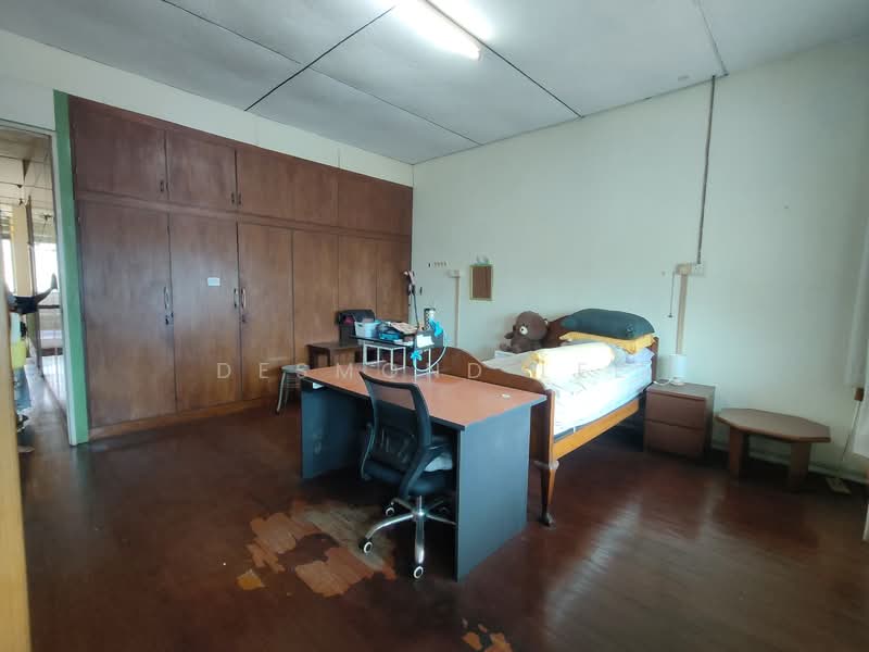 Rumah Teres 2 Tingkat untuk Dijual di Pulau Tikus (Penang) - Desmond Lee - Master Bedroom - PropertyGuru.com.my