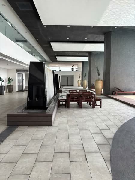 Kondominium untuk Disewa di 8 Kinrara - Elisa Fong - pool side - PropertyGuru.com.my