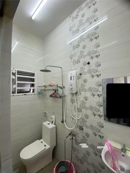 1-storey Terraced House for Sale in Telok Panglima Garang (Selangor) - Mohd Luqman - Bathroom - PropertyGuru.com.my