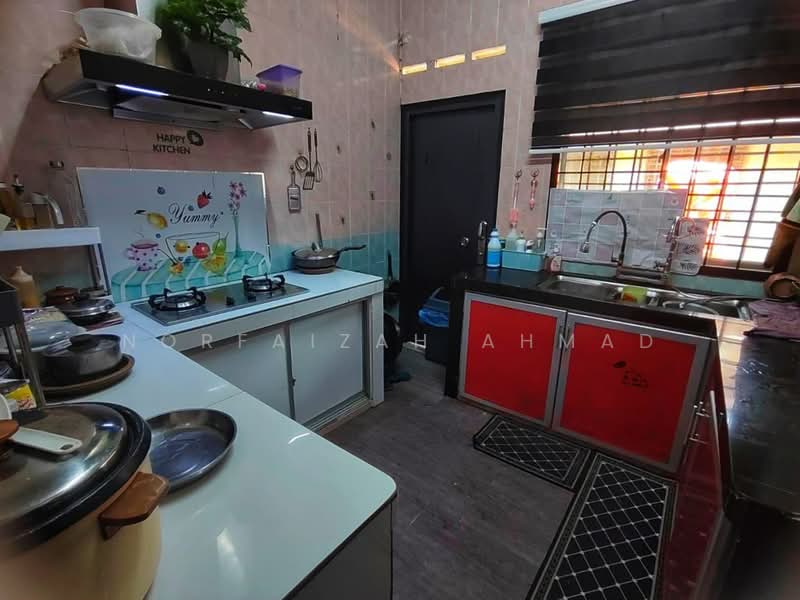 1-storey Terraced House for Sale in Taman Telok (Telok Panglima Garang) - Norfaizah Ahmad - Kitchen - PropertyGuru.com.my
