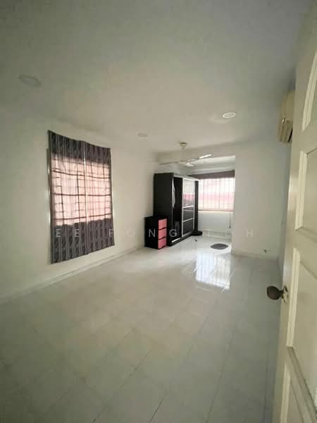 2-storey Terraced House for Sale in Taman Molek (Johor Bahru) - Ee Fong Toh - Interior - PropertyGuru.com.my