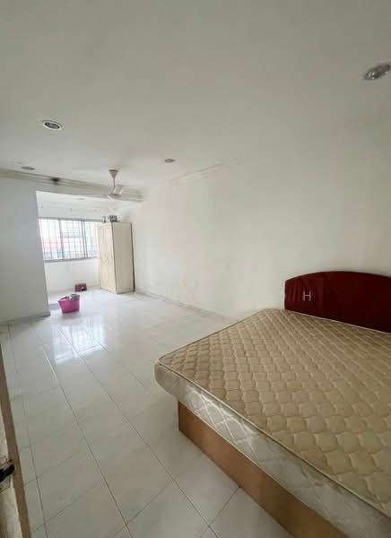 2-storey Terraced House for Sale in Taman Molek (Johor Bahru) - Ee Fong Toh - Bedroom - PropertyGuru.com.my