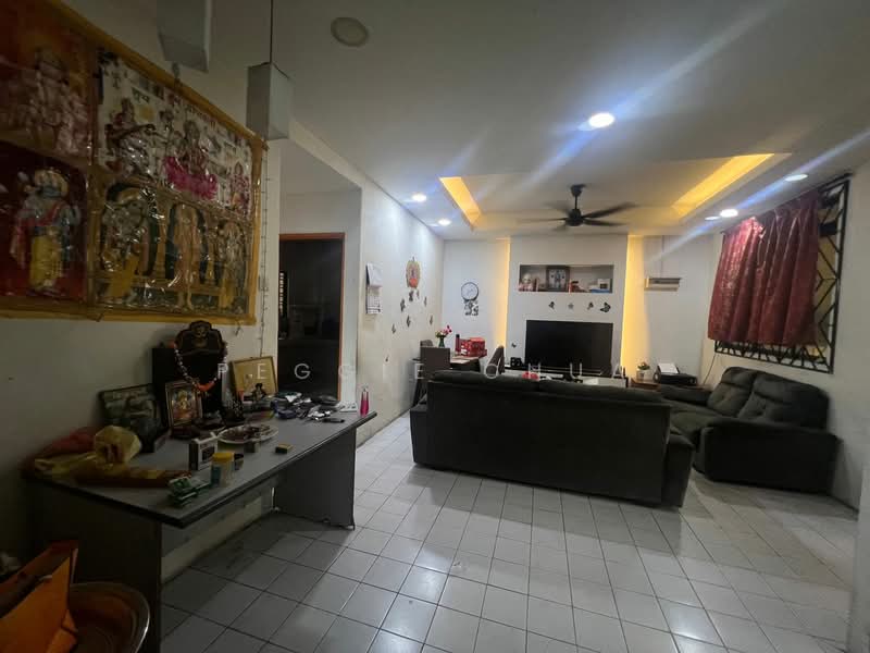 2-storey Terraced House for Sale in Taman Johor Jaya (Johor Bahru) - Peggie Chua - Living Room - PropertyGuru.com.my