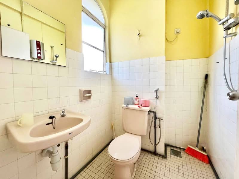 Condominium for Sale at Waizuri 1 - Affan Syahir - Bathroom - PropertyGuru.com.my