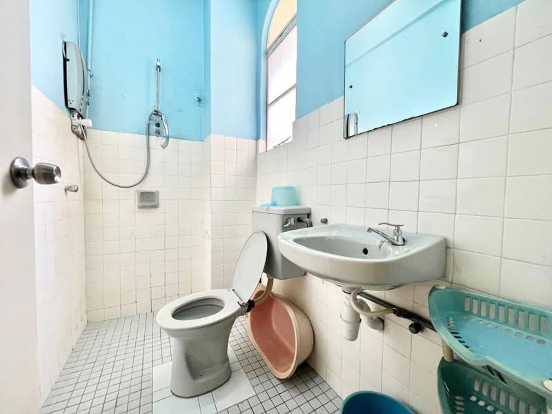 Condominium for Sale at Waizuri 1 - Affan Syahir - Bathroom - PropertyGuru.com.my