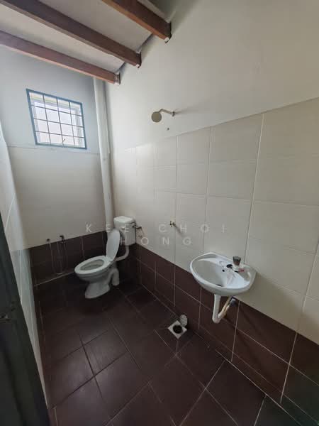 Kedai untuk Dijual di Hutan Melintang (Perak) - Kee Choi Hong - Bathroom - PropertyGuru.com.my