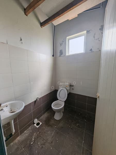 Kedai untuk Dijual di Hutan Melintang (Perak) - Kee Choi Hong - Bathroom - PropertyGuru.com.my