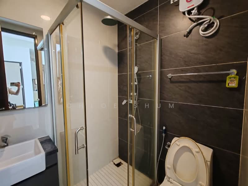 Condominium for Rent at Bay Laurel @ Country Garden Danga Bay - Chloe Shum - Bathroom - PropertyGuru.com.my
