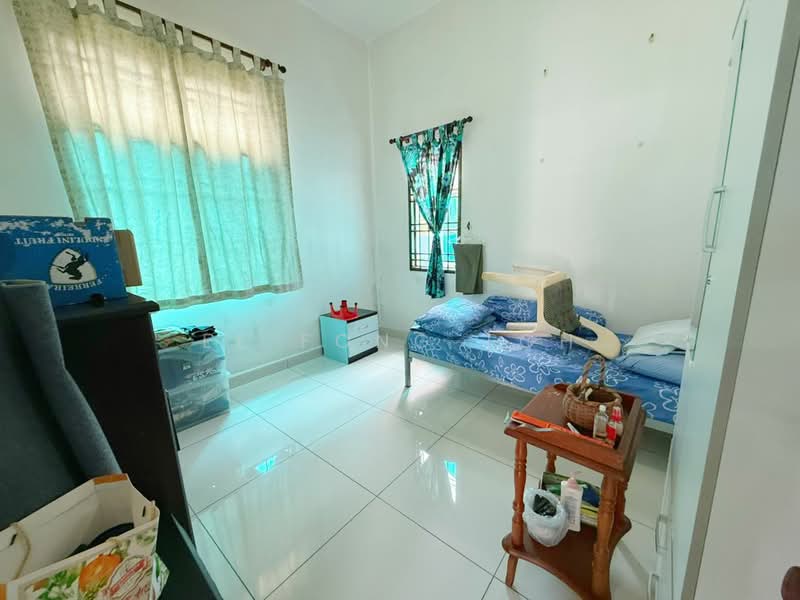 Semi-Detached House for Sale in Taman Desa Cemerlang (Ulu Tiram) - Ee Fong Toh - Bedroom - PropertyGuru.com.my