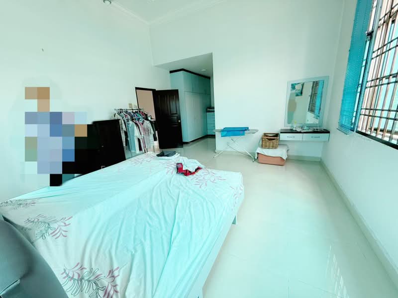 Semi-Detached House for Sale in Taman Desa Cemerlang (Ulu Tiram) - Ee Fong Toh - Bedroom - PropertyGuru.com.my