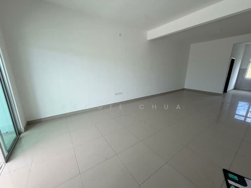 2-storey Terraced House for Sale in Bandar Dato Onn (Tebrau) - Peggie Chua - Living Room - PropertyGuru.com.my