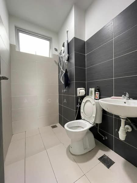 Apartment for Rent at Midori Green (Pangsapuri Hijauan) - Alicia Voon - Bathroom - PropertyGuru.com.my