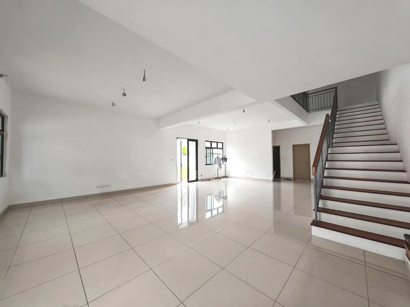 Cluster House for Sale in Taman Mount Austin (Tebrau) - Annie Low - Living Room - PropertyGuru.com.my