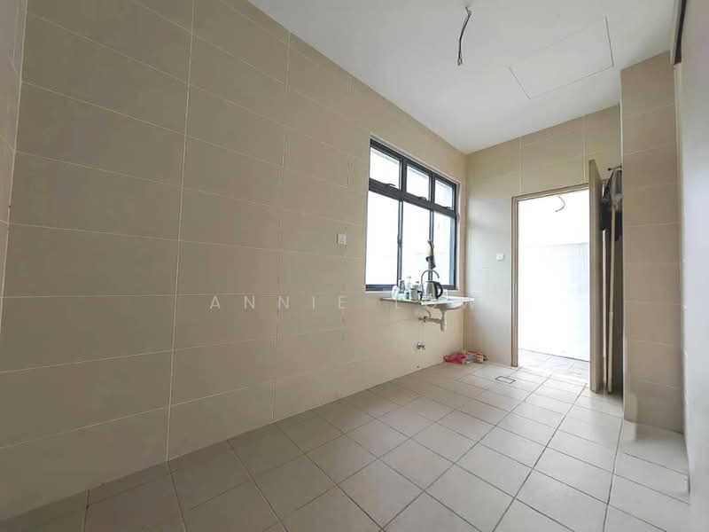 Cluster House for Sale in Taman Mount Austin (Tebrau) - Annie Low - Kitchen - PropertyGuru.com.my