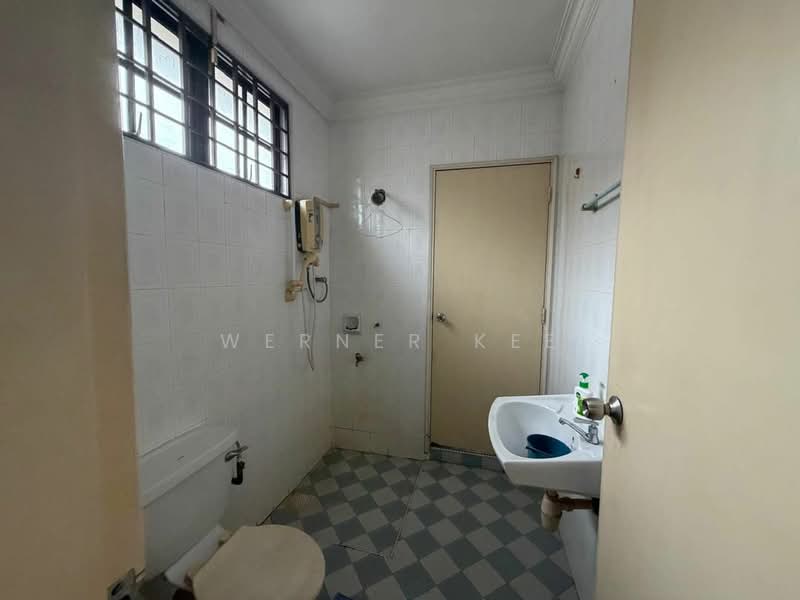 2-storey Terraced House for Sale in Tampoi (Johor) - Werner Kee - Bathroom - PropertyGuru.com.my