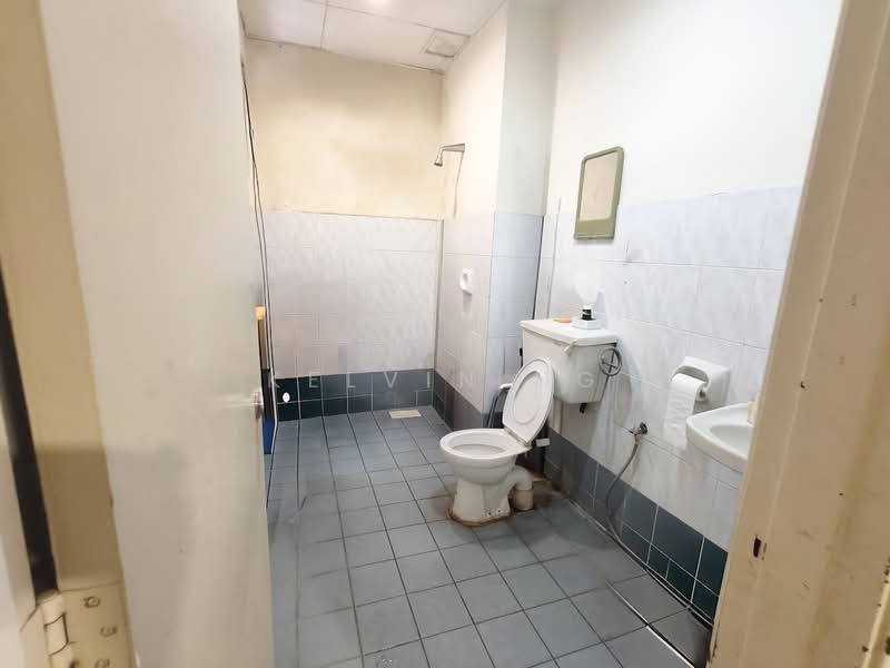 Rumah Teres 2 Tingkat untuk Dijual di Alam Damai (Cheras) - Kelvin Ng - Bathroom - PropertyGuru.com.my