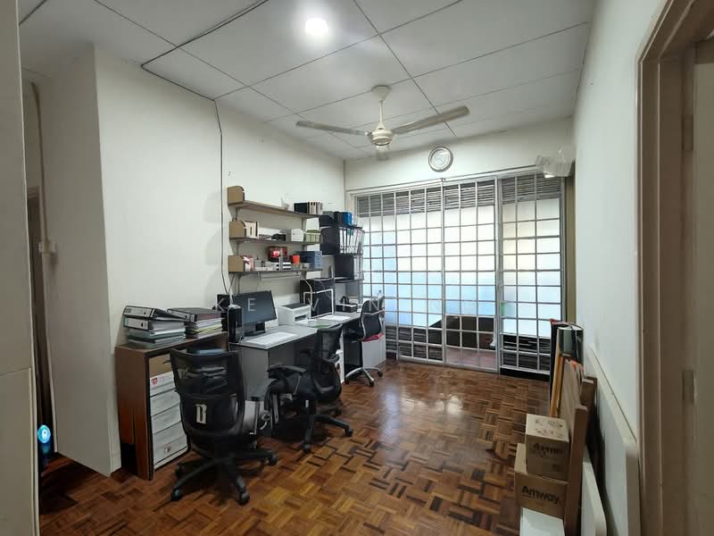 Rumah Teres 2 Tingkat untuk Dijual di Alam Damai (Cheras) - Kelvin Ng - Study - PropertyGuru.com.my