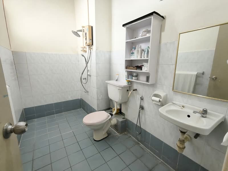 Rumah Teres 2 Tingkat untuk Dijual di Alam Damai (Cheras) - Kelvin Ng - Bathroom - PropertyGuru.com.my