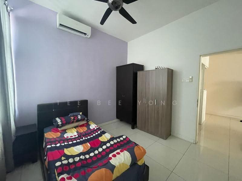 Kediaman Servis untuk Dijual di Skypod Residence - Tee Bee Yong - Bedroom - PropertyGuru.com.my