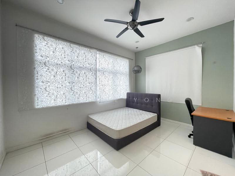 Kediaman Servis untuk Dijual di Skypod Residence - Tee Bee Yong - Bedroom - PropertyGuru.com.my