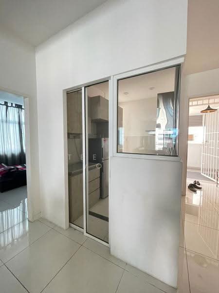Kediaman Servis untuk Dijual di Skypod Residence - Tee Bee Yong - Kitchen - PropertyGuru.com.my