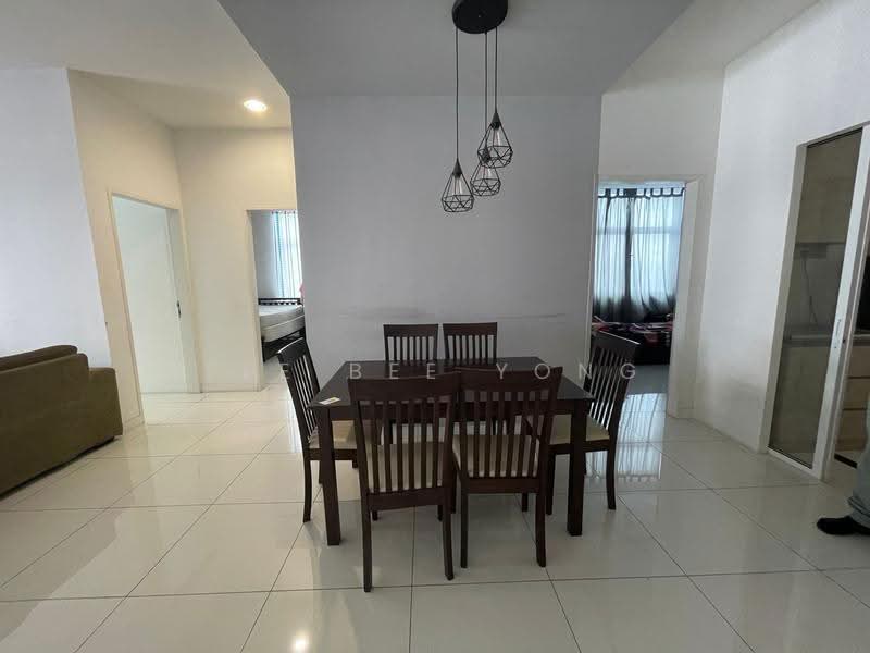 Kediaman Servis untuk Dijual di Skypod Residence - Tee Bee Yong - Dining Room - PropertyGuru.com.my
