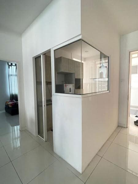 Kediaman Servis untuk Dijual di Skypod Residence - Tee Bee Yong - Kitchen - PropertyGuru.com.my