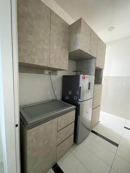 Kediaman Servis untuk Dijual di Skypod Residence - Tee Bee Yong - Kitchen - PropertyGuru.com.my