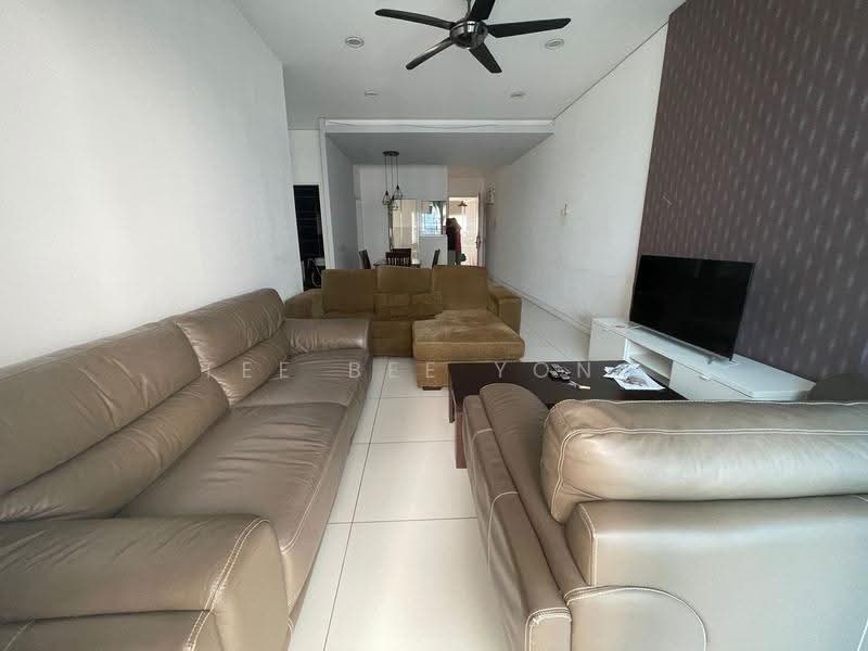 Kediaman Servis untuk Dijual di Skypod Residence - Tee Bee Yong - Living Room - PropertyGuru.com.my
