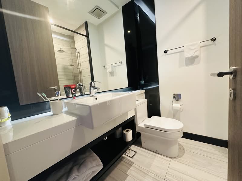 Servis Apartment untuk Dijual di Straits Residences - Kathryn Lee - 2nd room’s Bathroom - PropertyGuru.com.my