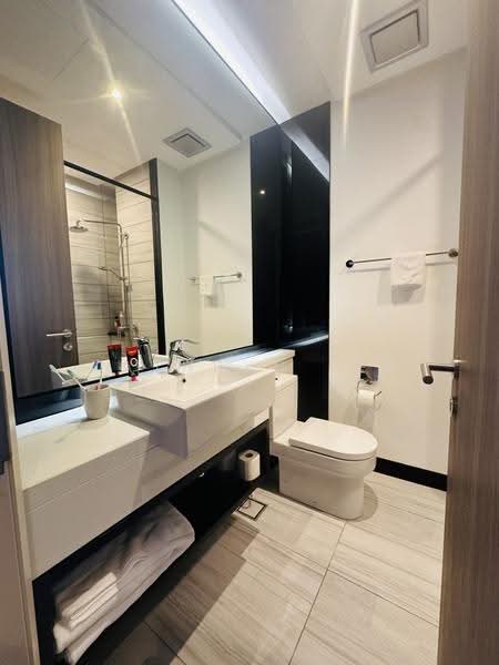 Kediaman Servis untuk Dijual di Straits Residences - Kathryn Lee - Bathroom 2 - PropertyGuru.com.my