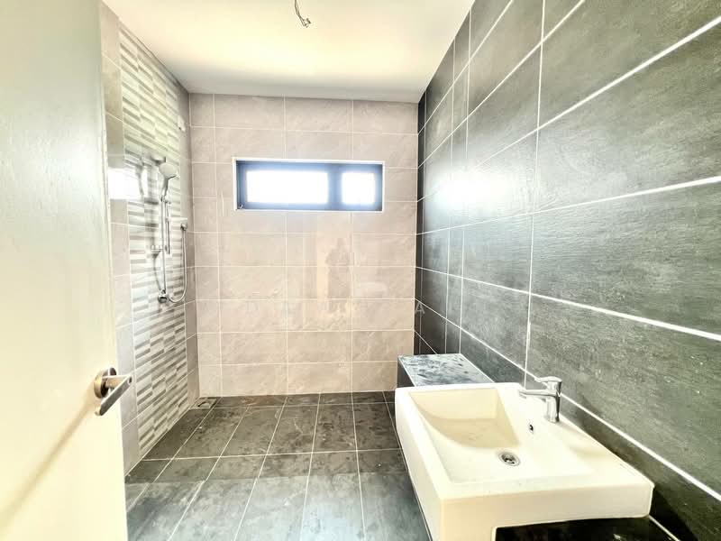 Rumah Teres 2 Tingkat untuk Dijual di Shah Alam (Selangor) - Adaw Zain - Bathroom - PropertyGuru.com.my