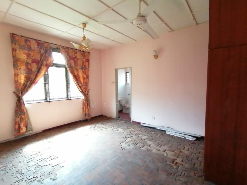 Bungalow for Sale in Bukit Sentosa (Rawang) - Samson Lee - Bedroom - PropertyGuru.com.my