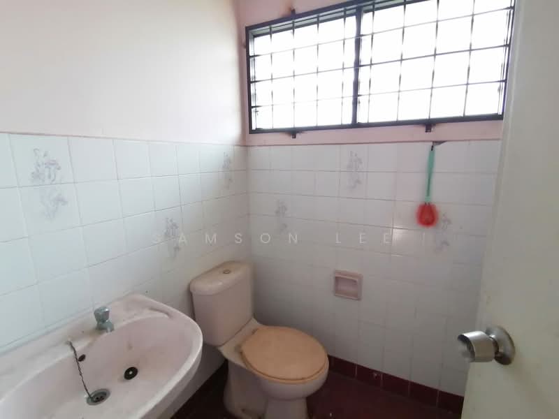 Bungalow for Sale in Bukit Sentosa (Rawang) - Samson Lee - Bathroom - PropertyGuru.com.my