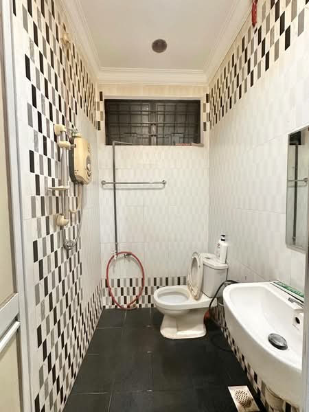 Bungalow for Sale in Bandar Rinching (Semenyih) - Masnizah Arifin - Bathroom - PropertyGuru.com.my